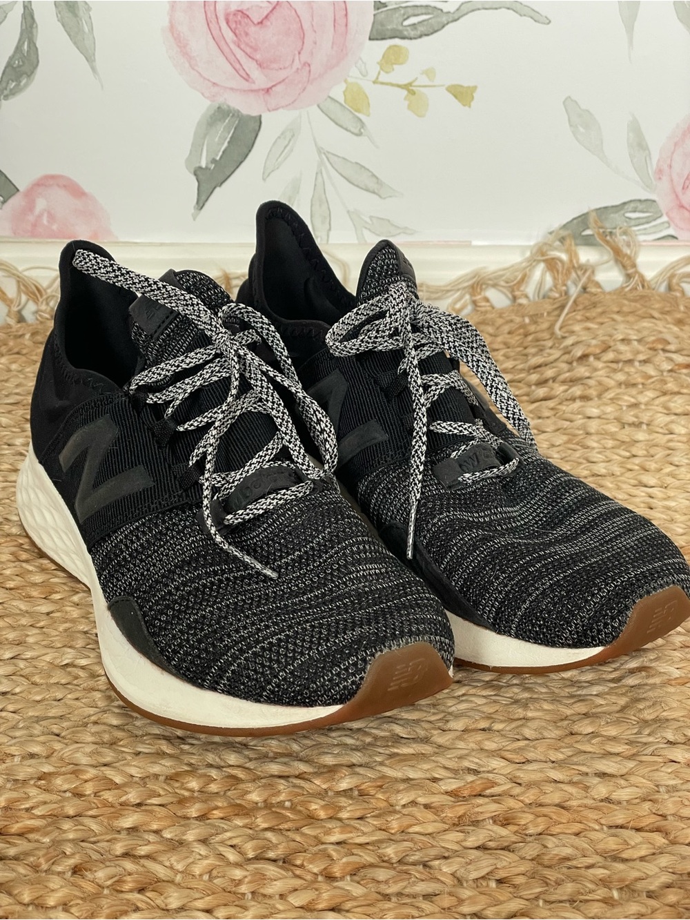 New Balance Women’s Black White Knit Running Sneakers 9